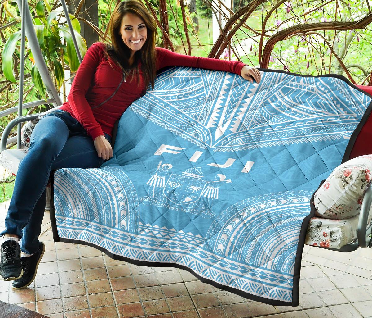 Fiji Premium Quilt - Fiji Coat Of Arms Polynesian Chief Light Blue Version - Polynesian Pride