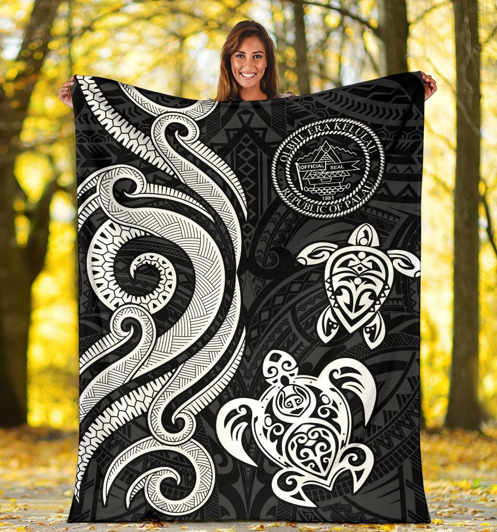 Palau Premium Blanket - White Tentacle Turtle - Polynesian Pride