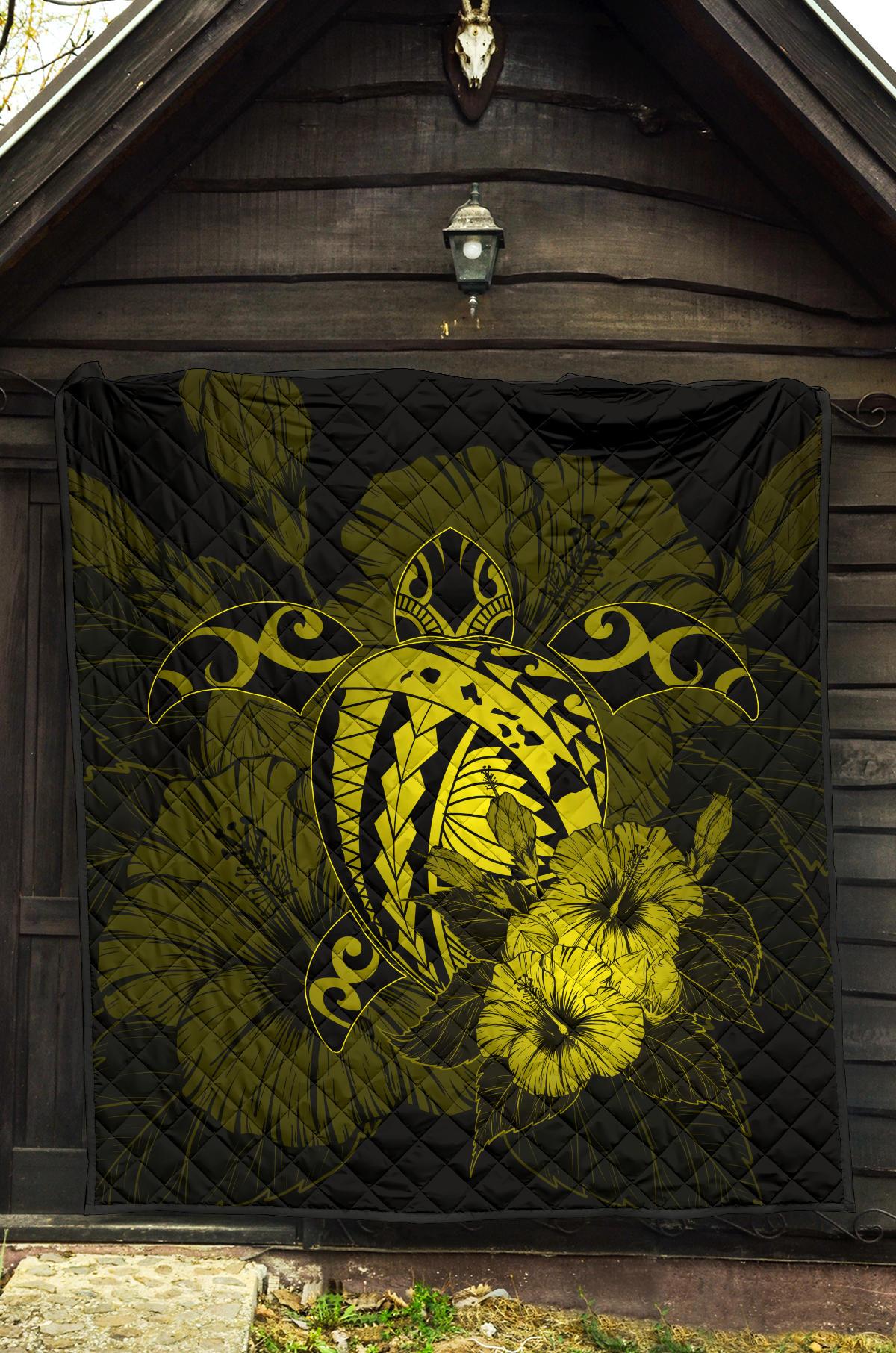 Hawaii Hibiscus Premium Quilt - Harold Turtle - Yellow - Polynesian Pride