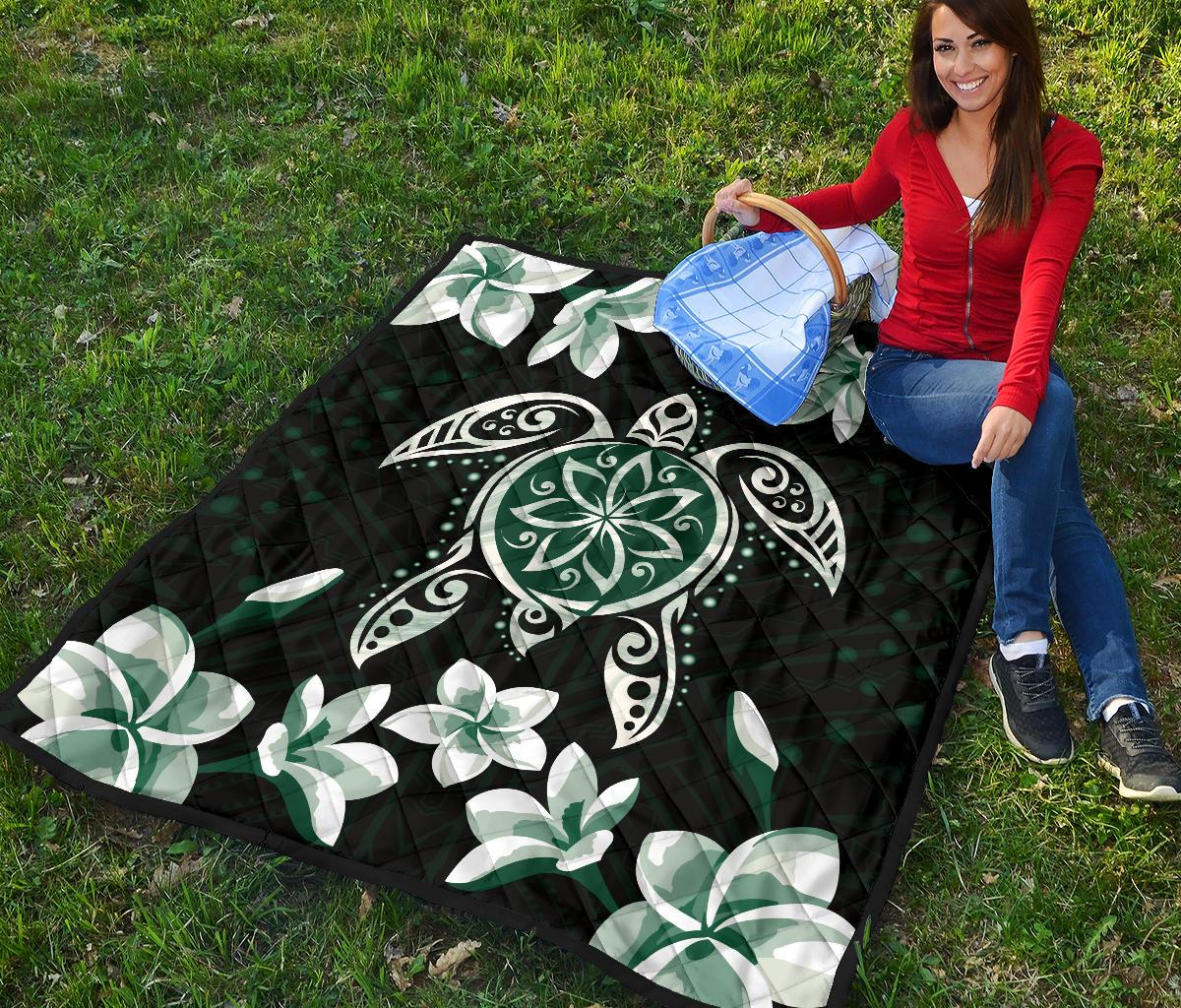 Hawaiian Greenie Turtle Plumeria Quilt - Polynesian Pride