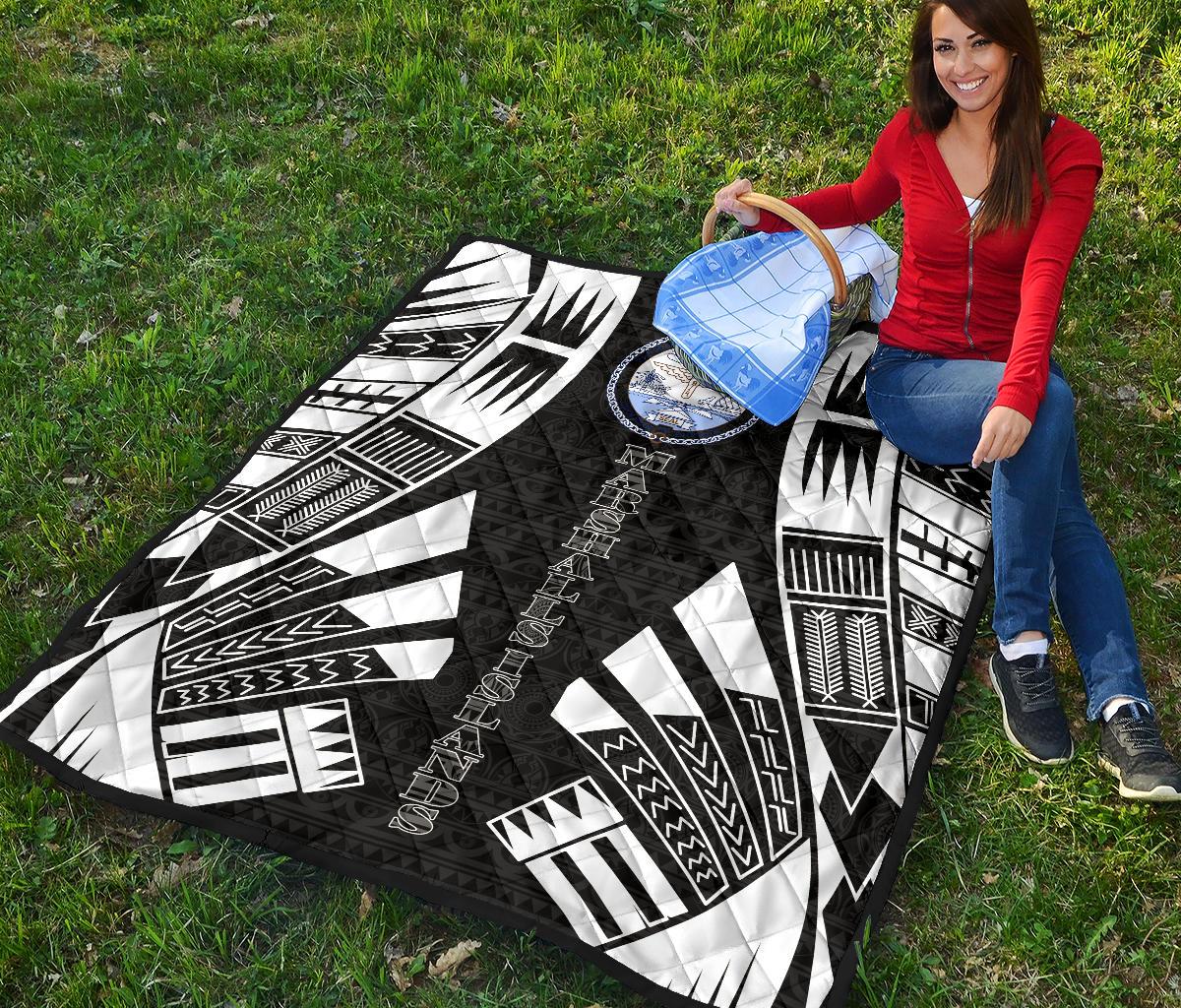 Marshall Islands Premium Quilt - Marshall Islands Seal Polynesian White Tattoo - Polynesian Pride
