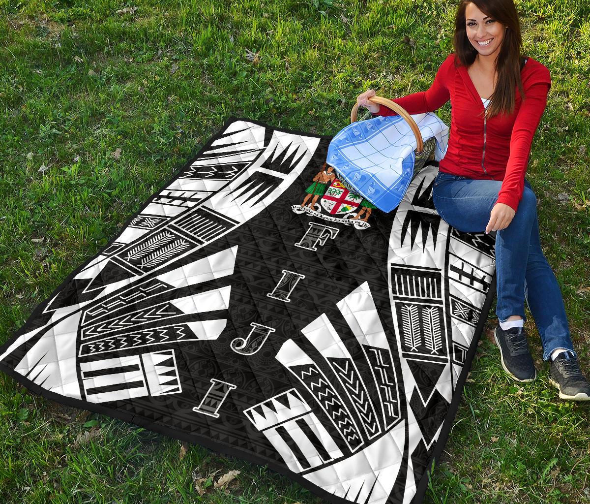 Fiji Premium Quilt - Fiji Coat Of Arms Polynesian White Tattoo (Black) - Polynesian Pride