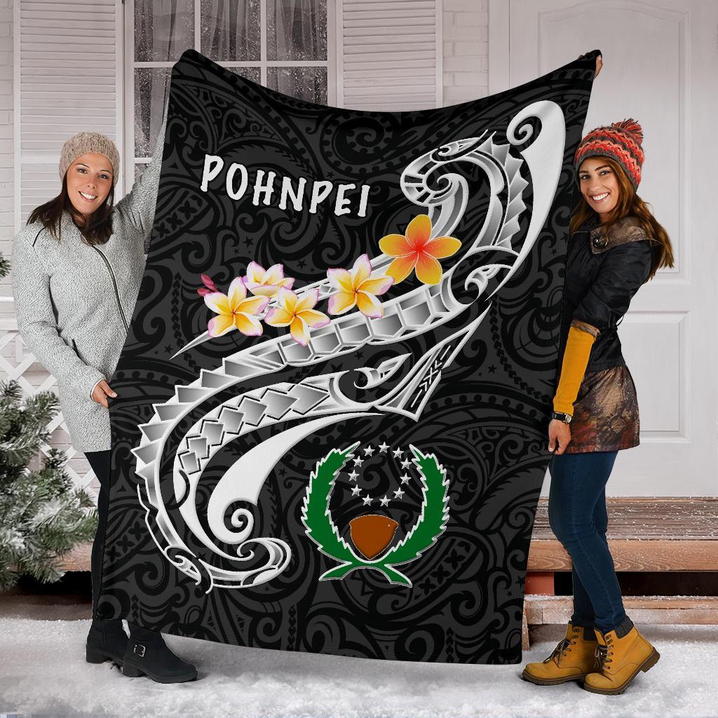 Pohnpei Premium Blanket - Pohnpei Seal Polynesian Patterns Plumeria (Black) - Polynesian Pride