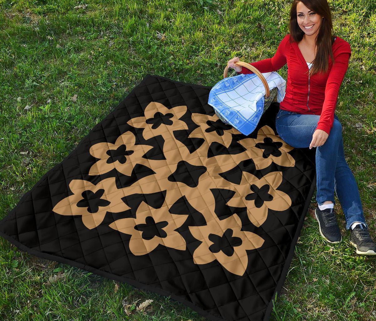 Hawaiian Premium Quilt Royal Pattern - Black And Gold - A1 Style - Polynesian Pride