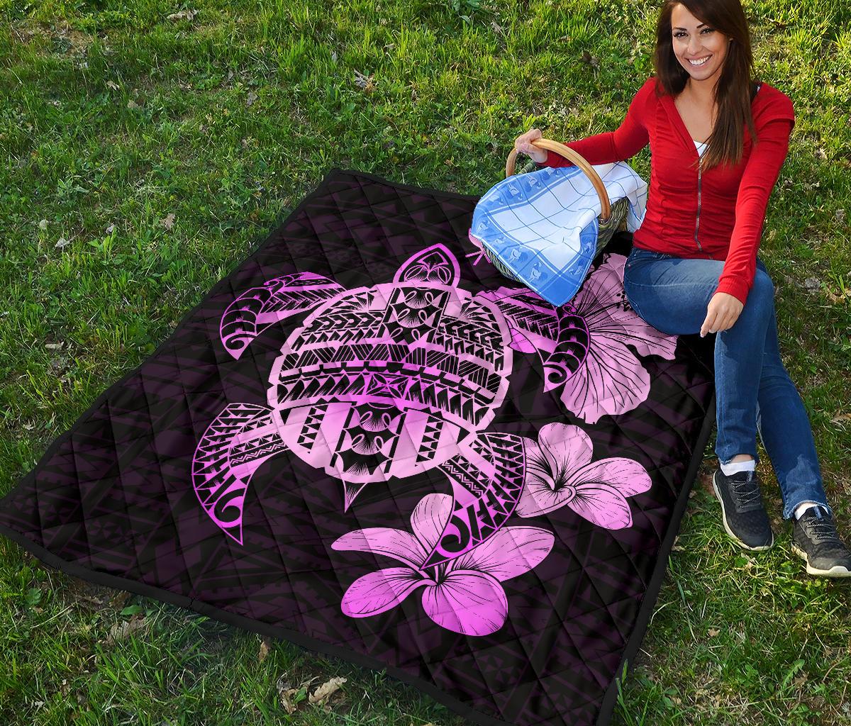 Hawaiian Kanaka Hibiscus Plumeria Mix Polynesian Turtle Premium Quilt Pink AH - Polynesian Pride