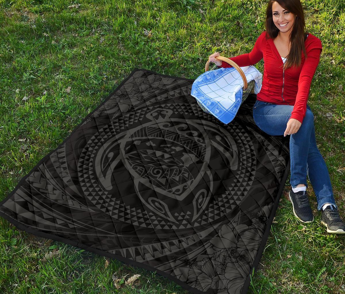 Hawaiian Kanaka Honu Hibiscus Tornando Gray Polynesian Premium Quilt - Polynesian Pride