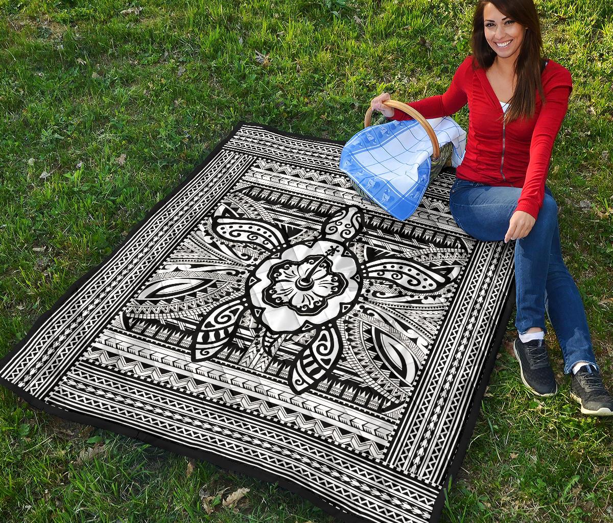 Hawaii Polyensian Turtle Premium Quilt White - Polynesian Pride