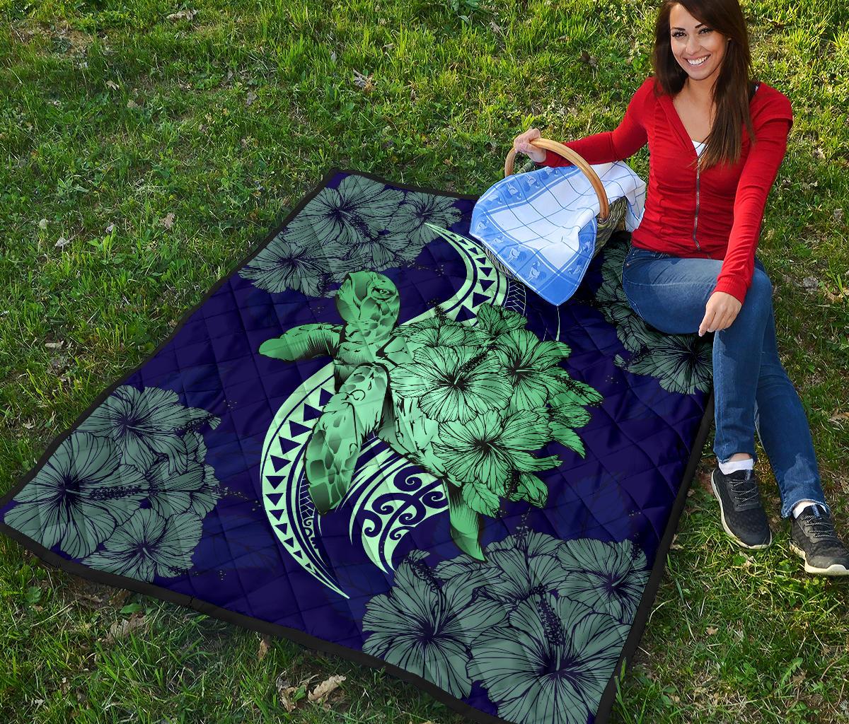 Hawaii Polynesian Turtle Hibiscus Premium Quilt - Green - Polynesian Pride