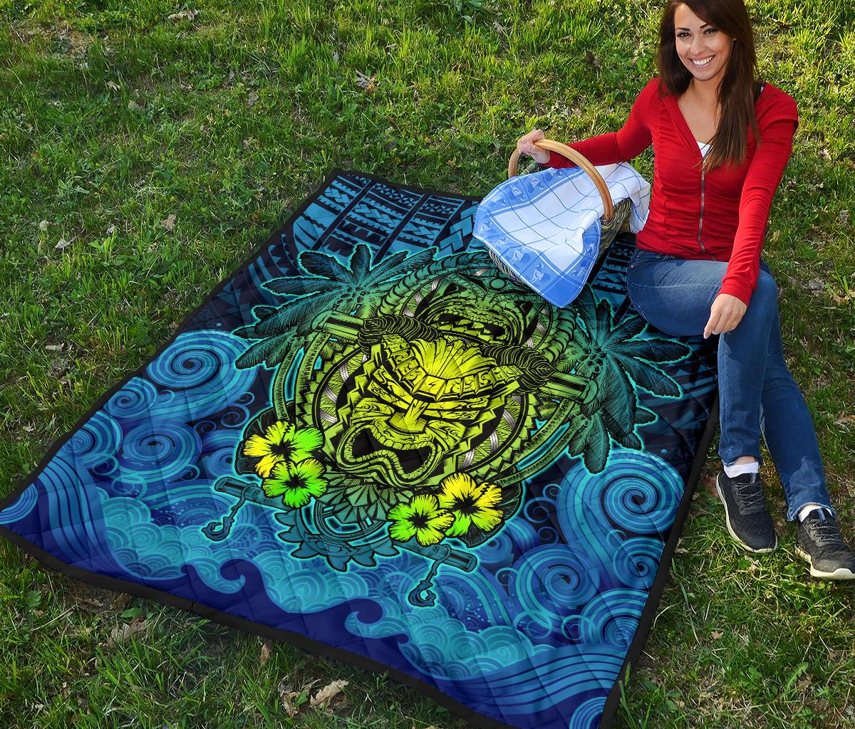 Hawaii Polynesian Premium Quilt - Hawaiian Green Yellow Tiki Face (Blue) - Polynesian Pride