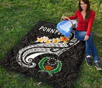 Pohnpei Premium Quilt - Pohnpei Seal Polynesian Patterns Plumeria (Black) - Polynesian Pride