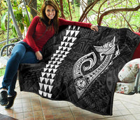 Hawaii Kakau Makau Fish Hook Polynesian Premium Quilt - White - Polynesian Pride