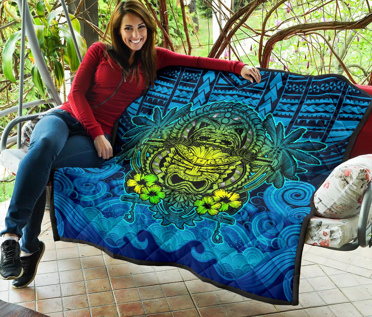 Hawaii Polynesian Premium Quilt - Hawaiian Green Yellow Tiki Face (Blue) - Polynesian Pride