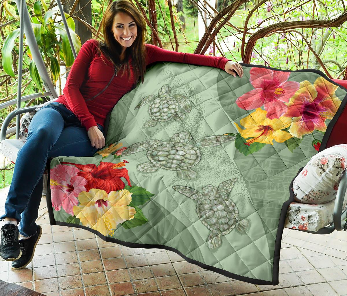 Hawaii Turtle Hibiscus Premium Quilt - Tink Style - Polynesian Pride