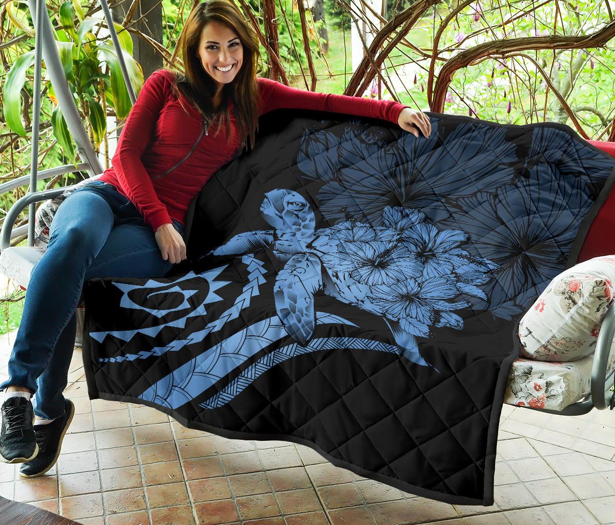 Hawaii Turtle Hibiscus Polynesian Vintage Premium Quilt - Pastel Blue - Polynesian Pride