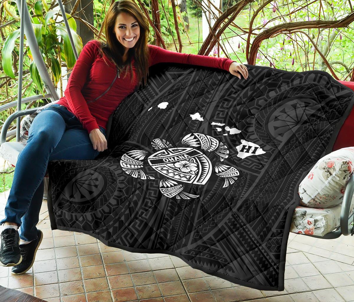 Hawaii Turtle Hibicus Map Premium Quilt - White - Polynesian Pride