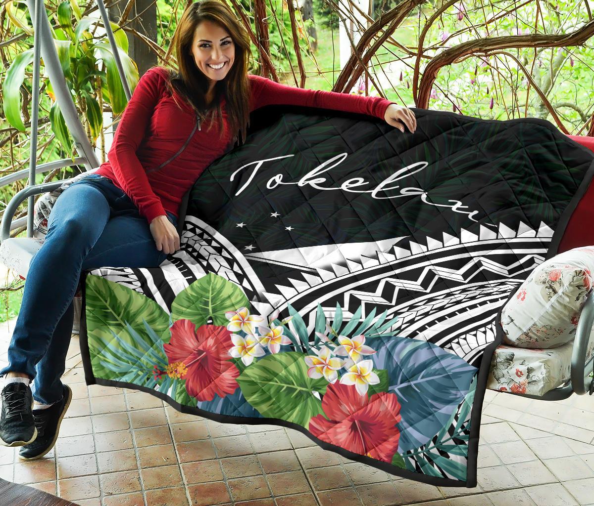 Tokelau Premium Quilt - Tokelau Coat of Arms & Polynesian Tropical Flowers White - Polynesian Pride