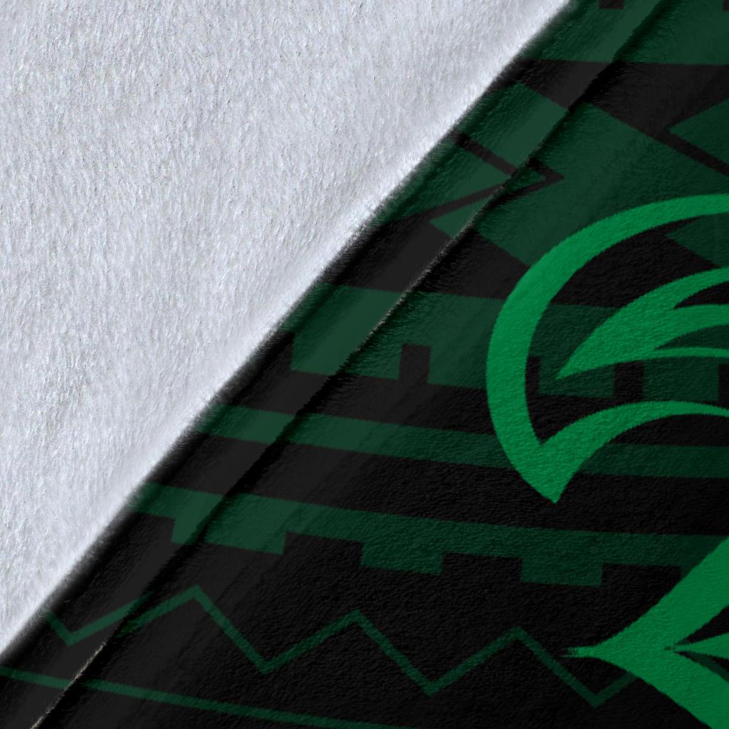 Hawaii Sea Turtle Is Swimming Toward Premium Blanket Green - Polynesian Pride