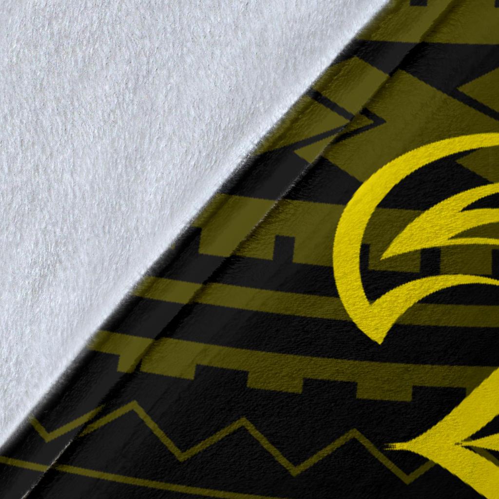 Hawaii Sea Turtle Is Swimming Toward Premium Blanket Yellow - Polynesian Pride