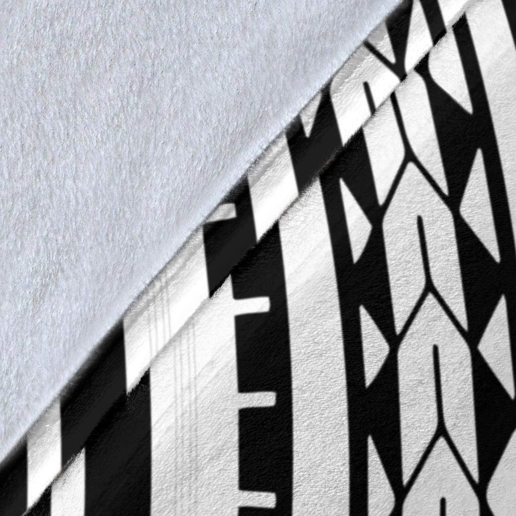 Cook Islands Premium Blanket - Cook Islands Coat of Arms & Polynesian Tropical Flowers White - Polynesian Pride