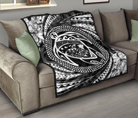 Hawaiian Kanaka Honu Hibiscus Tornando White Polynesian Premium Quilt - Polynesian Pride