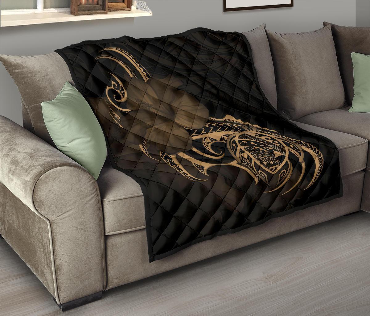 Hawaii Map Turtle Hibiscus Divise Gold Polynesian Premium Quilt - Polynesian Pride