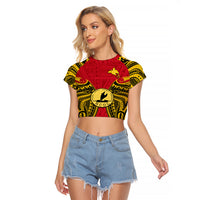 Papua New Guinea Raglan Cropped T Shirt National Capital District Mix Coat Of Arms Polynesian Art LT14 Female Red - Polynesian Pride