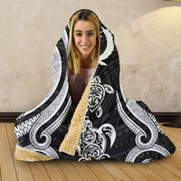 Pohnpei Hooded Blanket - White Tentacle Turtle - Polynesian Pride